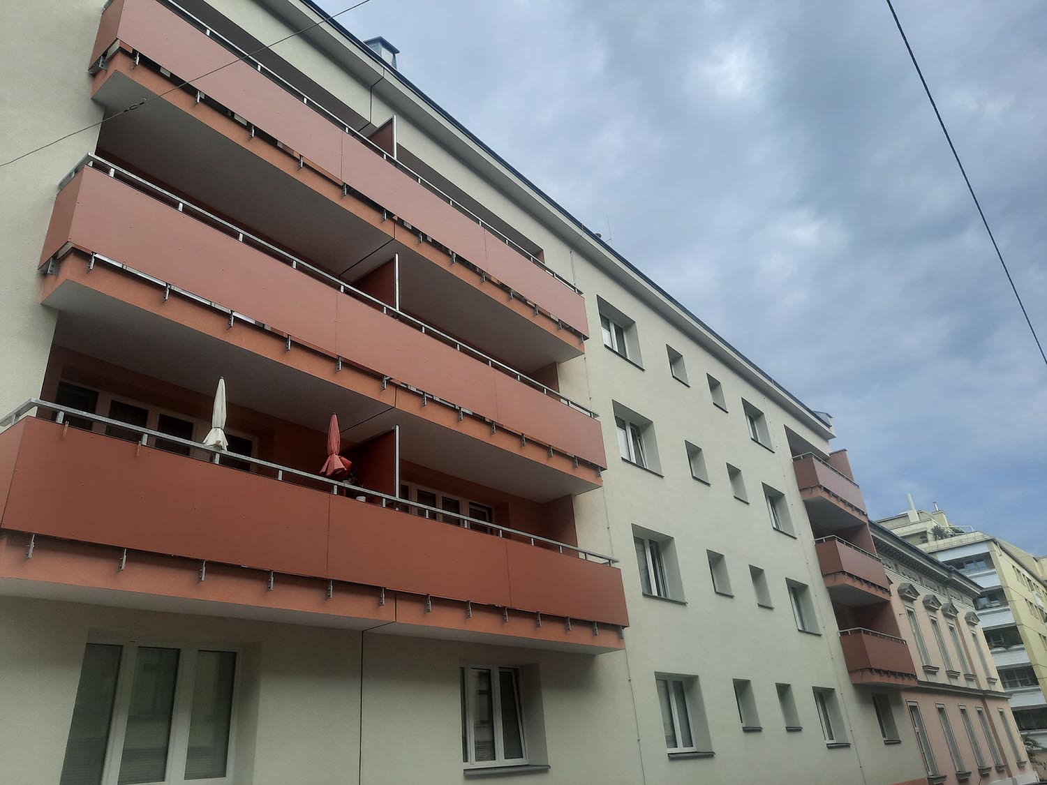 Balkonanlage mit Trennwänden Wien 16. Bezirk – Mildeplatz